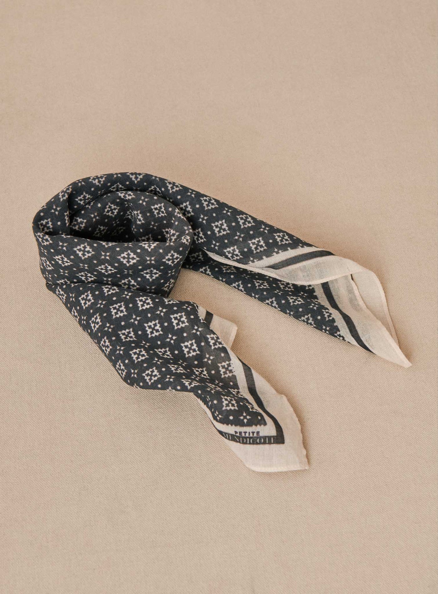 fw24 / foulard anda geometrique - noir