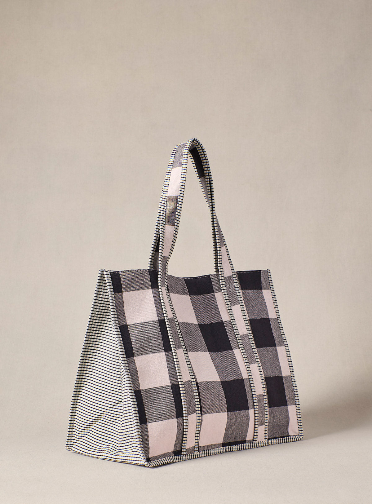 fw25 / sai tasche - große karos schwarz