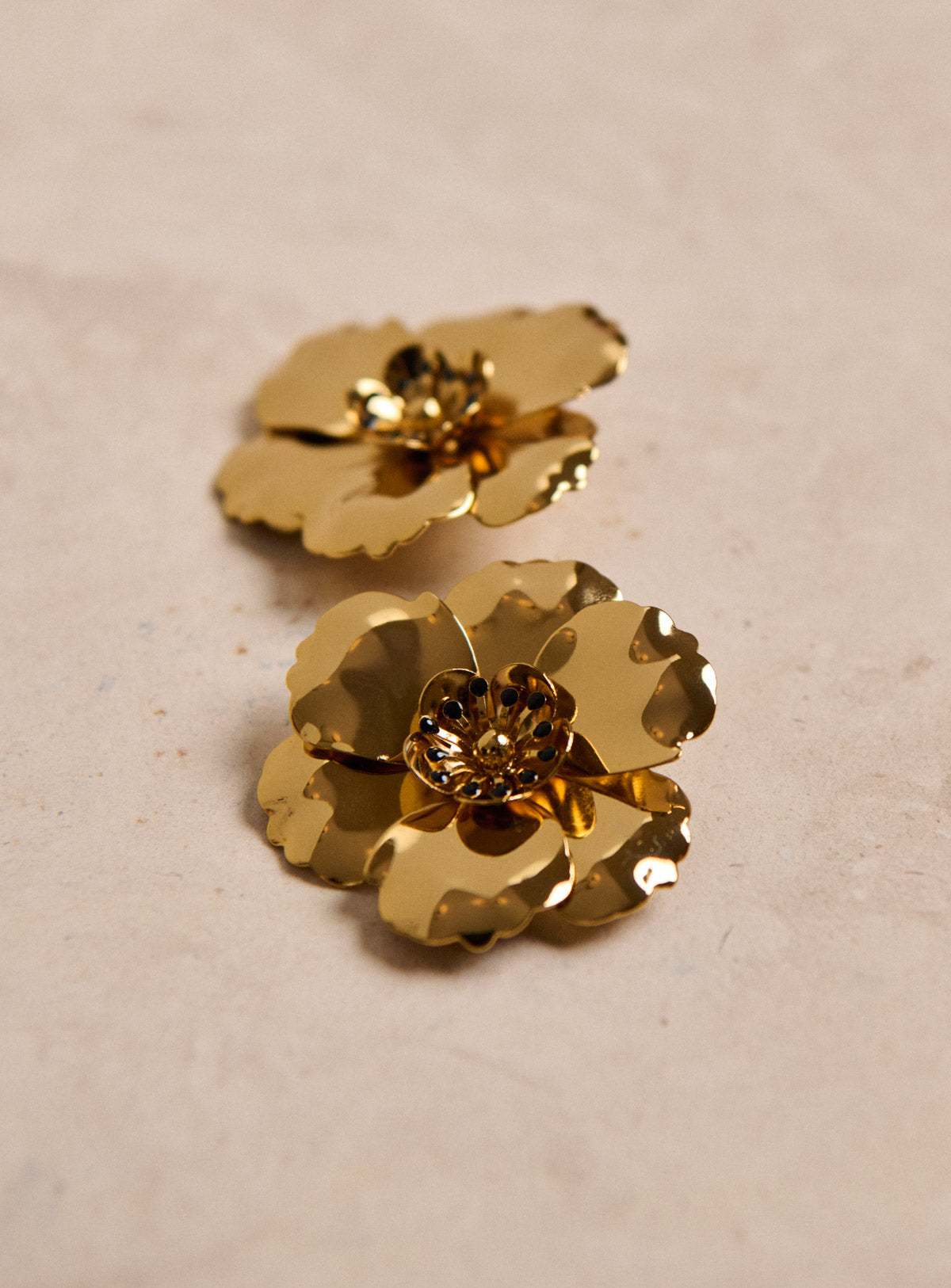 Fleur de naissance avec boucles d'oreilles en pierre de naissance Fleur de naissance avec boucles d'oreilles en pierre de naissance