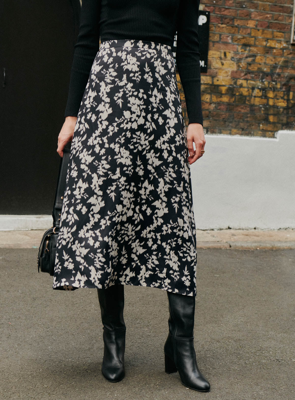 fw24 / jupe midi janine floral - noir