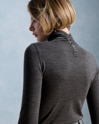 Manie unter dem Pullover