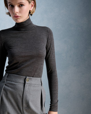 Manie unter dem Pullover