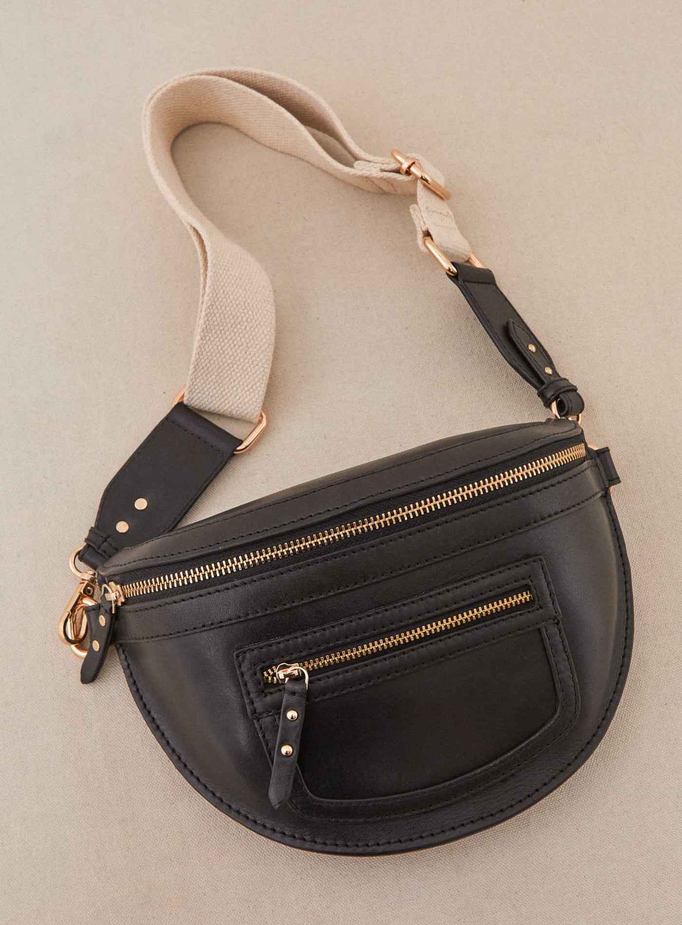 fw24 / sac banane sana cuir - noir